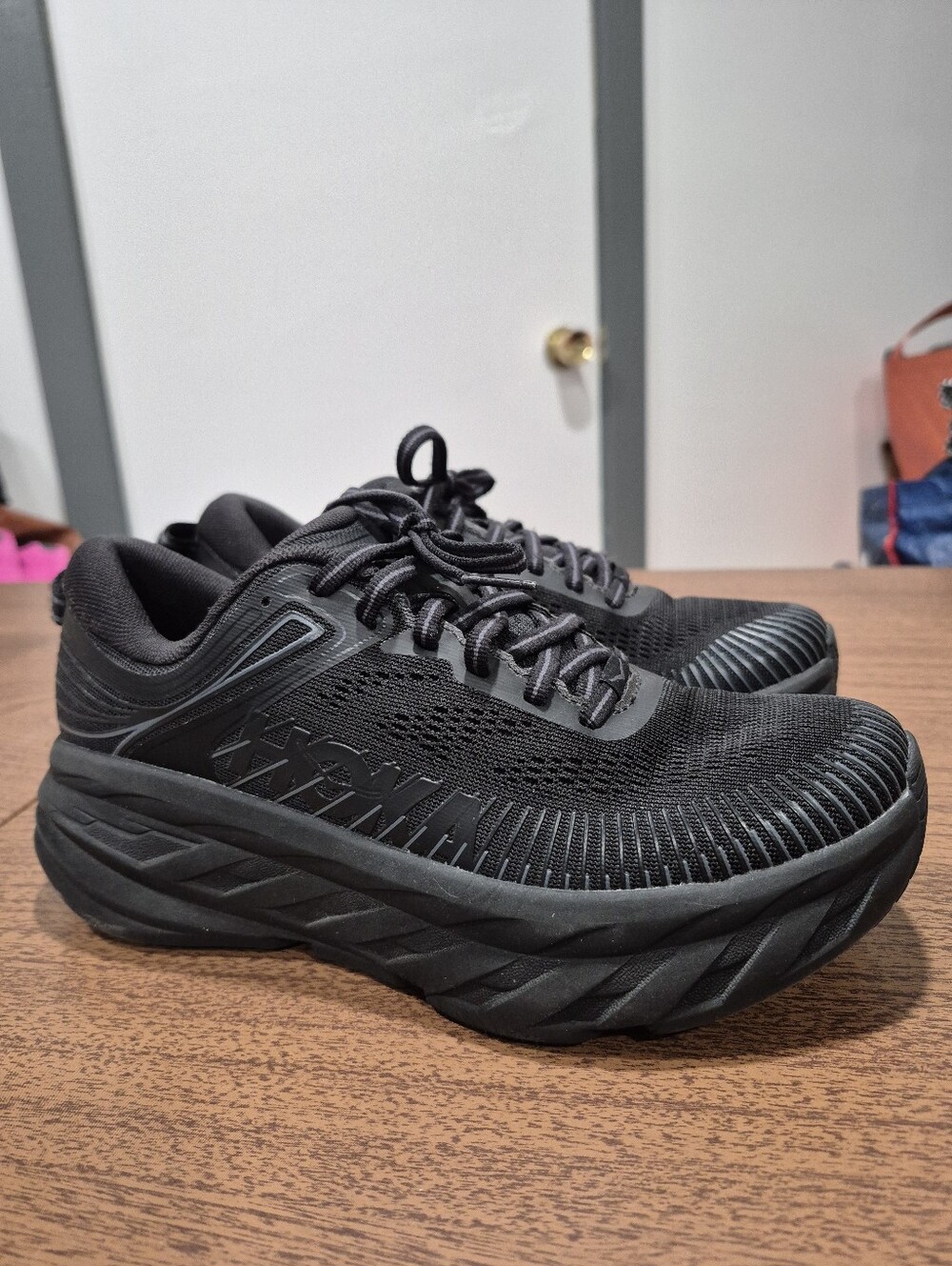 Like New! Womens Hoka Bondi 7 Sneakers